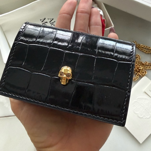 NEW Alexander McQueen Black Croc-Embossed Crossbody Cardholder on chain - Picture 3 of 16